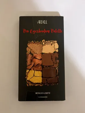 Ardell Pro Eyeshadow Palette – 15 Metallic & Matte Shades