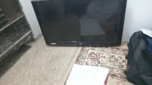 شاشة LG أصلية للبيع .