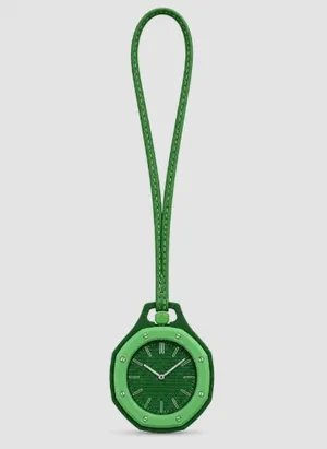 فرصة مميزة لهواة الساعات والاقتناء، وإصدار لافت ونادر من تعاون Swatch × Audemars Piguet.