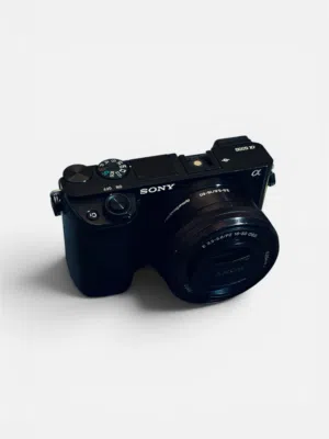 كاميرا سوني Sony a6000  ملكة الفئة الاقتصادية لصناع المحتوى والمصورين