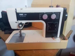 ماكينة خياطه PFAFF المانيه اصليه بحاله ممتازه شغل حراث للبيع