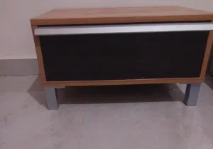سرير و كوميدينو ومكتبه كتب