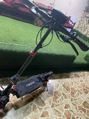 سكوتر للبيع مستعمل سنة تقريبا وتجي معاه بعض الأغراض قابل للتفاوض بحد المعقول الوصف مهم