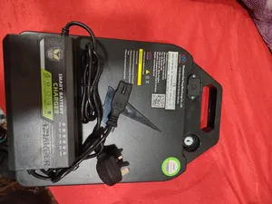 بطاريه جديده وشاحن جديد 60 فولت New battery and new charger.60V