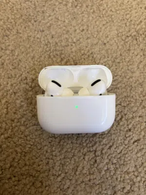 سماعات ابل ايربودز برو الأصلية Apple AirPods Pro بحالة جيدة جدا للبيع