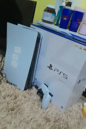 PS5 FAT استعمال بسيط جدا جهاز مش مفتوح ولا مشطب معاه خيوطه الاصليه