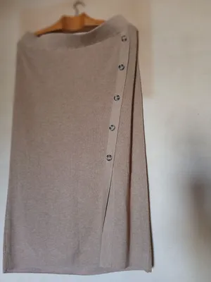 تنورة/جيب تريكو شتوية جديدة تماماً بالتيكيت والتاغ ماركة H&M - مقاس XL