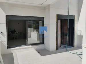 شقة أرضية فاخرة للبيع في الجاردنز - قرب سوق شاكر 123م مع ترس 40م تشطيب سوبر ديلوكس لم تسكن