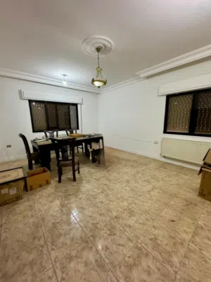 شقة طابقية  طابق أرضي مميزة للبيع في الذراع الغربي
