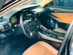 lexus-200t