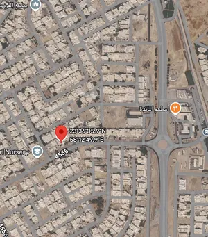 ارض سكنية بها منزل طابق ارضي للبيع في الموالح 4 على اول خط بجانب دوار المائدة . فرصة