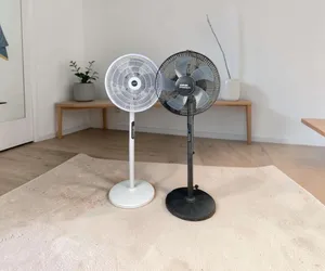 مروحة عمودية فاخرة   القدرة الكهربائية: 45 واط (45W). فولتية التشغيل: 220V ~ 50Hz.