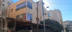 موقع الشقة خلف دوار فراس جبل الحسين قريب من كل الخدمات الشارع الأمامي خط سرفيس