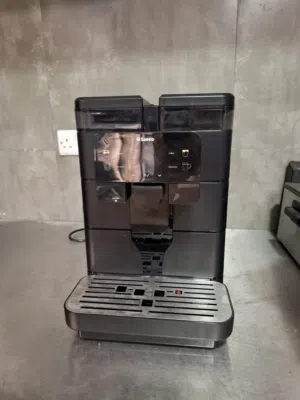 يا بلاش للبيع ماكينة قهوة أوتوماتيكية من Saeco  ، ويرجح أنها من سلسلة Saeco Royal (Bean-to-Cup)