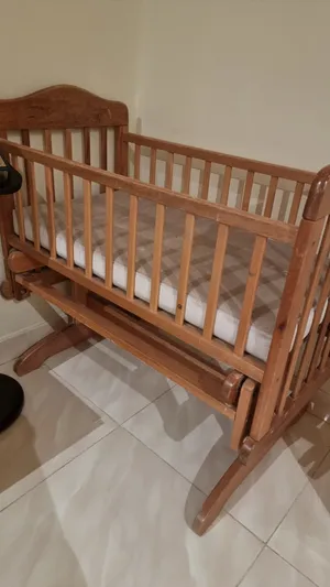 أثاث بحالة ممتازة