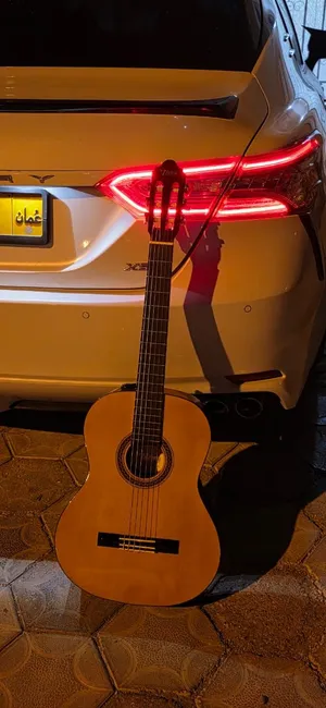 جيتار نظيف حاله ممتازه مع الاغراض
