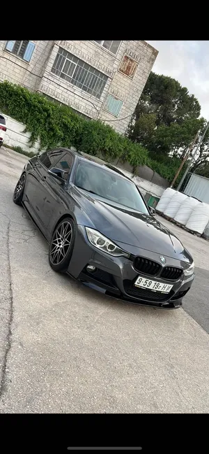 BMW 320 i ، من افخم الحبات و انضفها منفوضة بالكامل و على الفحص طبعاً، ناقصها بش شوفير