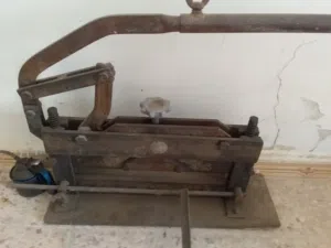 مقص للبلاط العادي