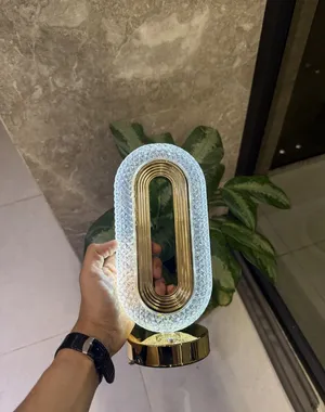 مصباح الطاولة الكريستالي