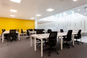 All-inclusive access to professional office space for 5 persons in Muscat, Pearl Square