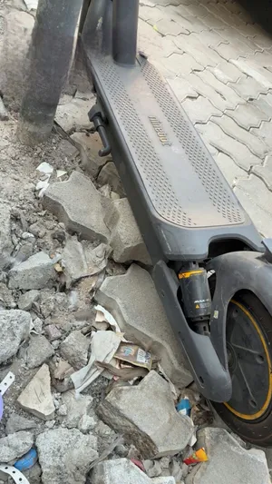 Nine bot scooter