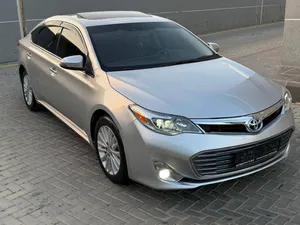 تويوتا أفالون 2014 XLE هايبرد مرخصة، صالون سيدان، تقنية حديثة، سوداء، كاش