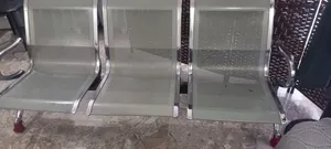 كرسي حديد ثلاتي