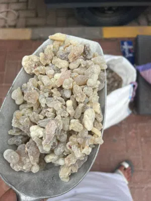 لبان حوجري عماني فاخر ولبان الذكر الاخضر ( نظيف جدا خالي من الشوائب والقشور) بالمفرد والجملة والتست.