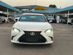 Lexus ES300 GCC model 2023