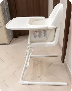 للبيع كرسي أطفال IKEA LANGUR أبيض