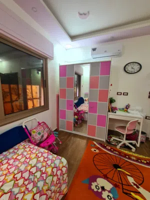غرفة نوم بنات 8 قطع بحالة ممتازة Girls' bedroom set, 6 pieces, in excellent condition