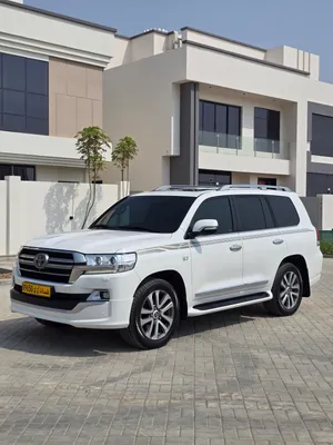 Used Toyota Land Cruiser in Muscat