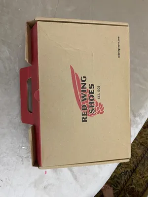 حذاء ريدوينج امريكي Red Wing جلد طبيعي مضاد الكهرباء ومضاد للزيت  جديد بالكرتونه مقاس 42.5