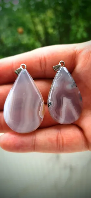 قطعتان من عقيق سليماني من ایران-  Two    natural Sulaimani agate from Iran