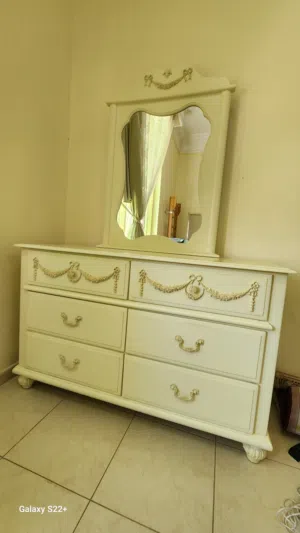 أثاث غرفه نوم (تسريحه)