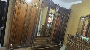 غرفة نوم خشب زان ولاتي حاله ممتازه مع فرشة سفنج