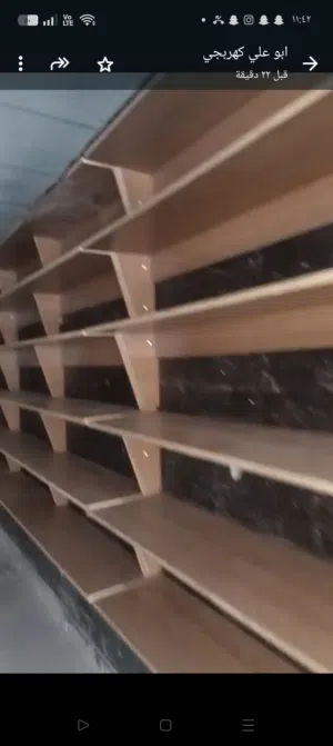 ارفف خشب تفصيل مع زوايا ممكن استخدامها ل اشياء متعددة في المنزل أو ارفف محلات
