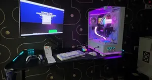 للبيع: سيت كيمنك PC كامل بتصميم أبيض فخم