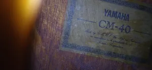 غيتار كلاسيكي من نوع Yamaha CM-40 مصنوع في إندونيسيا مع حقيبة اصلية