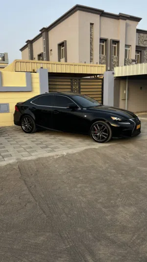 للبيع فقط لكزس is200t FSport اصل دفريشن