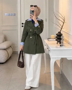 ترانشكوت للخريف للصبايا سايز لوزن 50-80 13 دينار وتوصيل متوفر والخامة وتربروف يوجد الوان منه 4