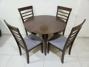 سفرة بحالة ممتازة بحالة المصنع لا توجد عيوب السعر 300 درهم  Beautiful strong dining set like new