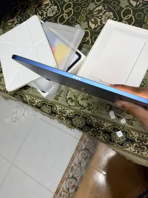 Apple iPad 128 GB in Buraimi