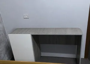 مكتب دراسة بحالة ممتازة