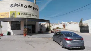قطعة ارض في ضاحية المدينة المنورة قرب مجمع علان ومشتل مس فلورة مساحتها 550 متر