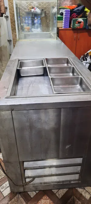 ثلاجة سلطات للبيع
