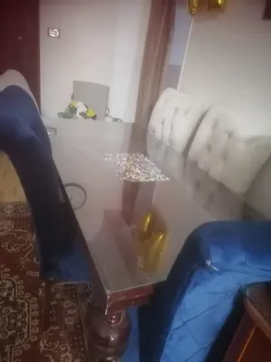 سفره للبيع مكونه من 6 كراسي حالتها ممتازه