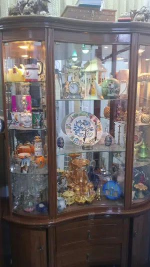 فاترينة انتيكة للبيع