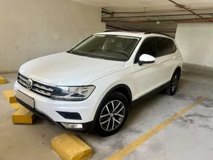 Volkswagen Tiguan 2020 on excellent condition 4 motion full options