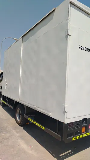 صندوق شاحنة إيسوزو طول 5 متر الارتفاع 2،5 متر للبيع بحالة جديدة بسعر  800 ريال